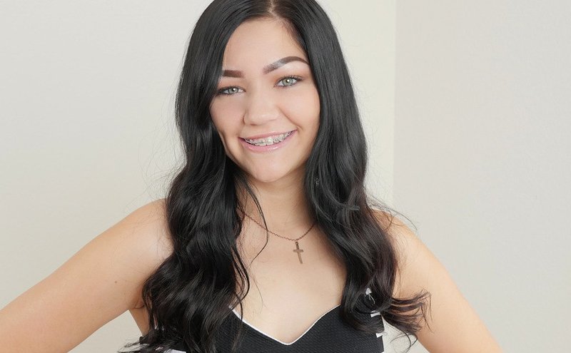 Анжела, 25